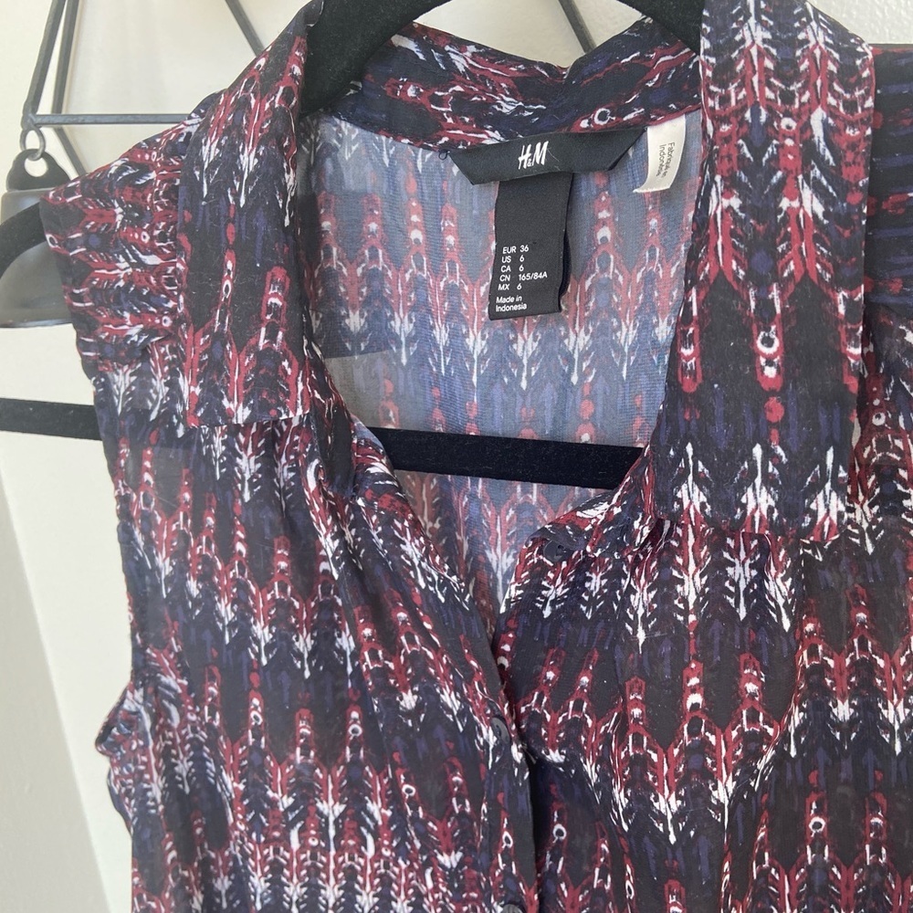 H&M | Semi-Sheer Button Down  Sleeveless Blouse